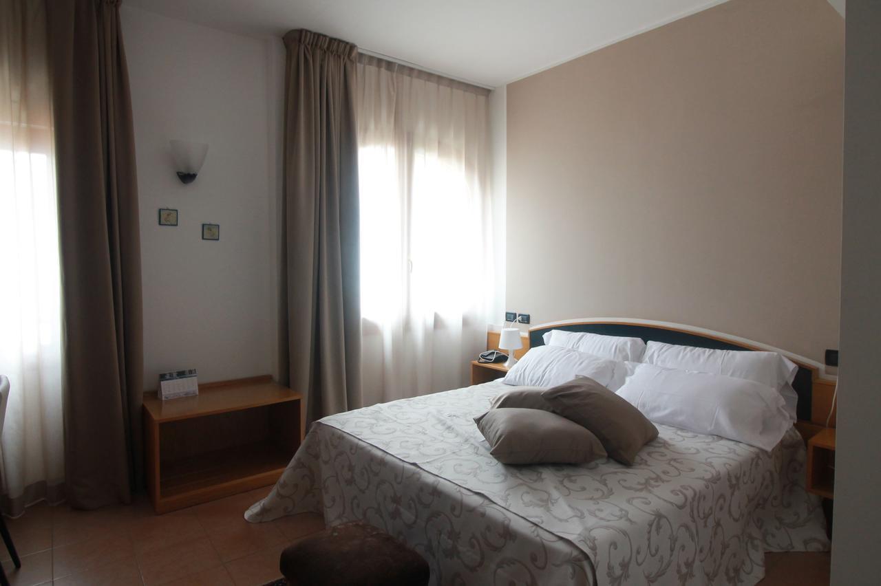 Hotel Ristorante Sensole 苏尔扎诺 外观 照片